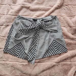 Banana Republic Size XS Chic Striped Black and White Skirt